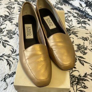 Enzo Angiolini gold flats size 7M